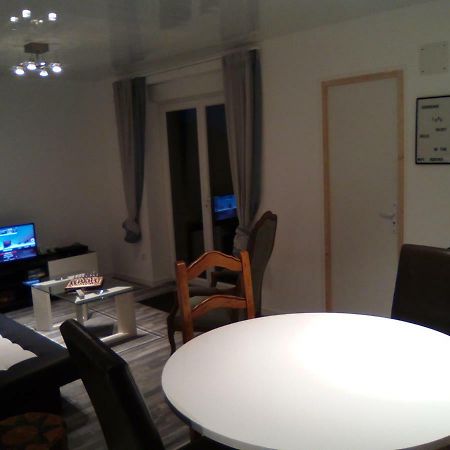 F2 tout confort au calme Apartment Batilly  Exterior foto
