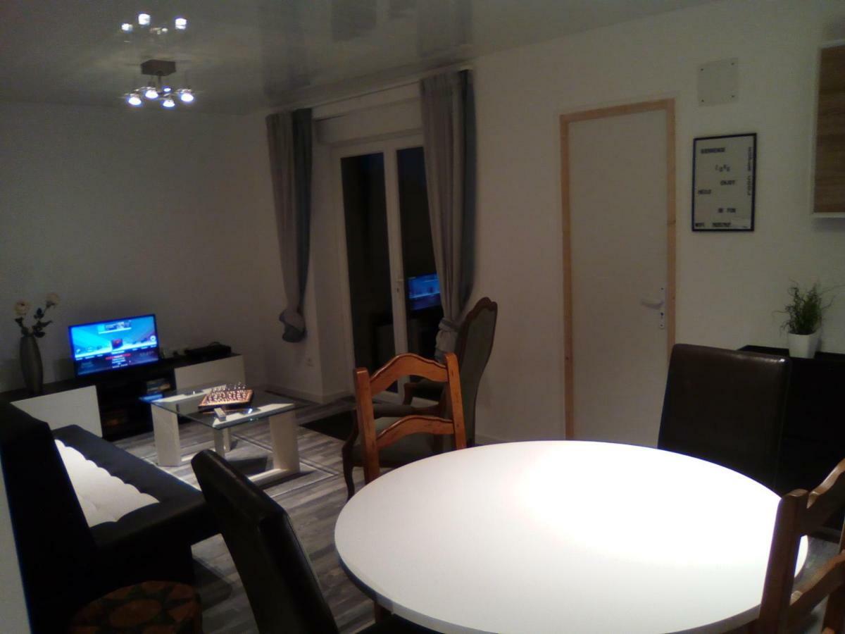 F2 tout confort au calme Apartment Batilly  Exterior foto